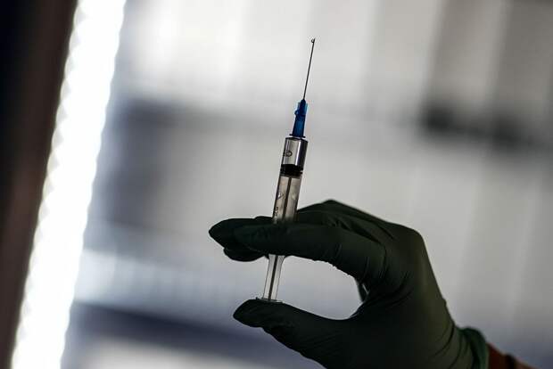 Минздрав разрешил применение первой российской мРНК-вакцины против меланомы