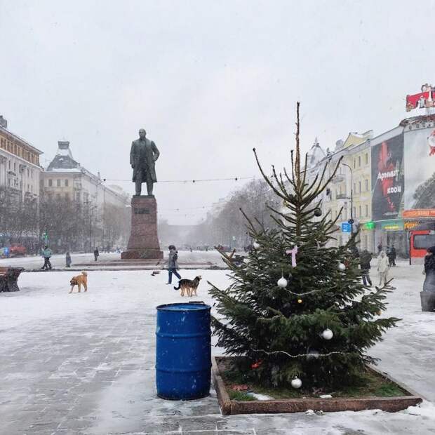 Как нейросеть видит новогодний Харцызск