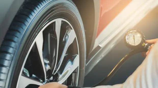 Автоэксперт Попов напомнил о важности проверки состояния покрышек перед каждой поездкой