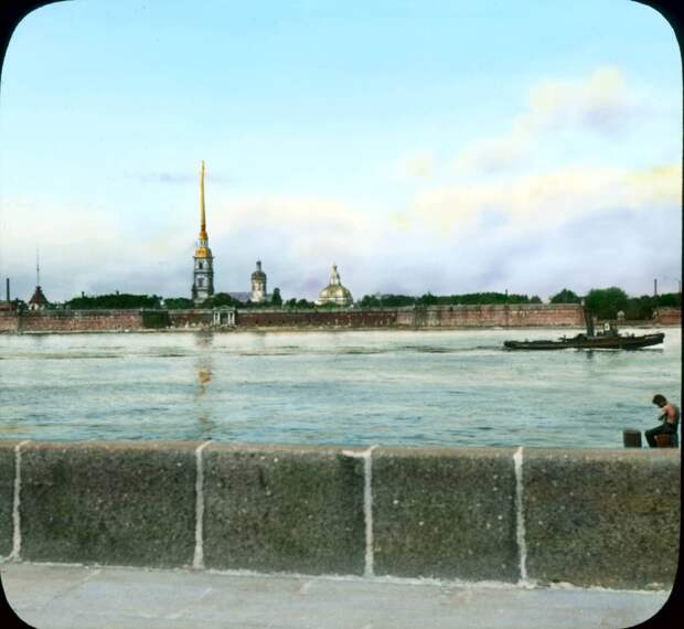 Санкт-Петербург. Панорамный вид на Петропавловскую крепость через Неву