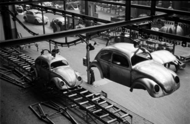 Завод Volkswagen в 1951 году volkswagen, завод, ретро фото