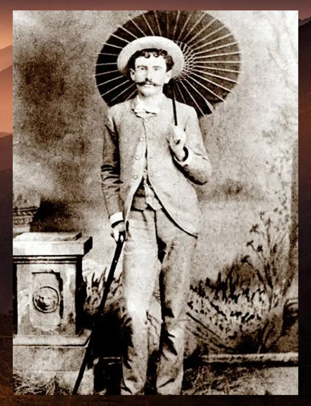 Галантный, остроумный и образованный молодой человек поразил Атоль. Галантный, остроумный и образованный молодой человек поразил Атоль.