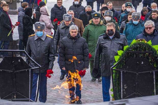 Военнослужащие Воронежского гарнизона Западного военного округа почтили память бойцов Красной армии в 79 годовщину освобождения Воронежа от немецко-фашистских захватчиков