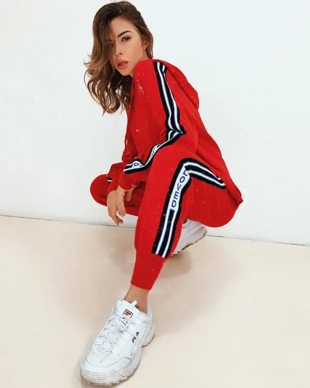 Модные спортивные костюмы 2023 женские. Женщина в спортивном костюме. Спортивный костюм женский модный. Какой спортивный костюм модный 2024. Какой спортивный костюм модный 2024.