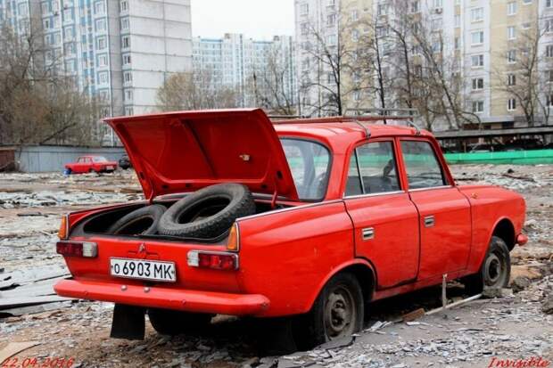 Автомобили, которые нашли во время сноса московских гаражей