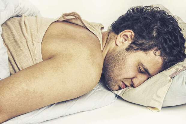 Сомнолог Полуэктов: всего два правила помогут избавиться от сонного паралича