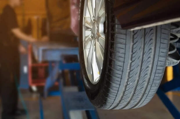 Эксперт Попов дал россиянам советы по вождению автомобиля в межсезонье