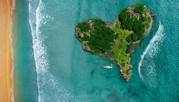 Российские туристы заполняют пляжи Дубая несмотря на напряженность в регионе