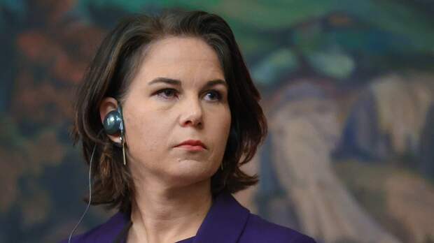 DW: глава МИД Германии Бербок неоднозначно высказалась в адрес РФ