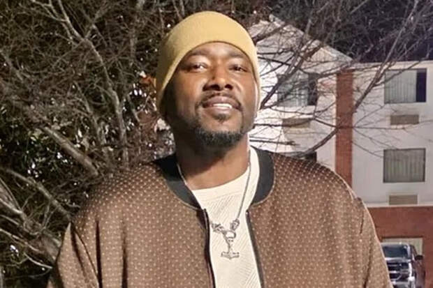 Актера Квинтона Аарона госпитализировали после падения дома