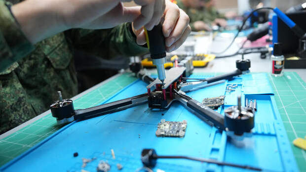 Путин: ОПК работает стабильно и поставляет все необходимое для ВС РФ