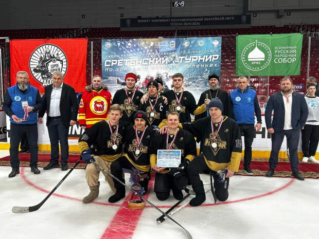 На валенках по льду: турнир по исконно русскому хоккею – это надо было видеть!