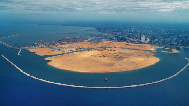 Мазутные пятна появились на знаменитом пляже Шри-Ланки