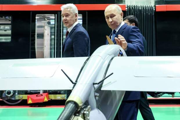 Путин поручил правительству подготовить план внедрения беспилотных технологий