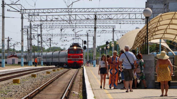 8 поездов в Крым и из Крыма задерживаются в пути после инцидента на ж/д путях в Ростовской области