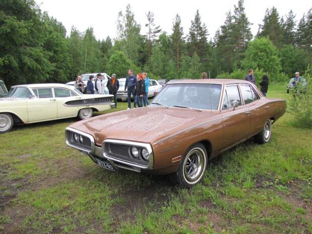 Не стал дожидаться окончания тусовки Chevrolet Impala. встреча, олдтаймер