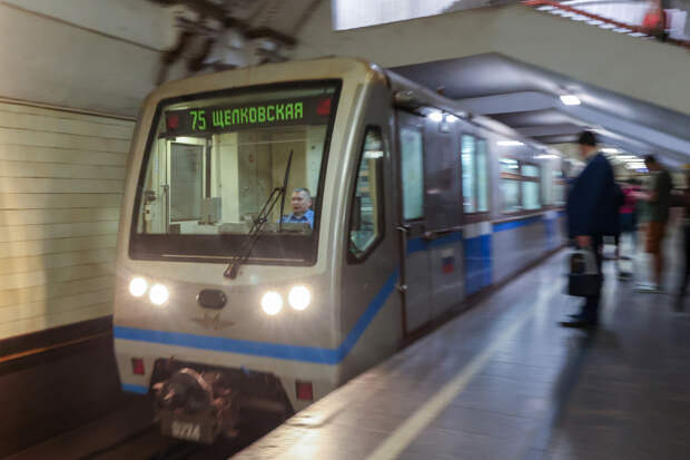 Столичным автолюбителям посоветовали пересесть на метро