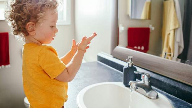 Как научить ребенка мыть руки?
