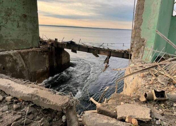 Удары по дамбе на реке Ингулец под Кривым Рогом нарушили сообщение между боевыми частями...