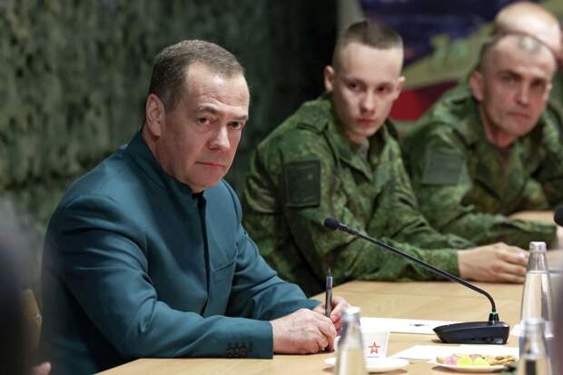 DE: слова Медведева о ядерном апокалипсисе вызвали панику на Западе