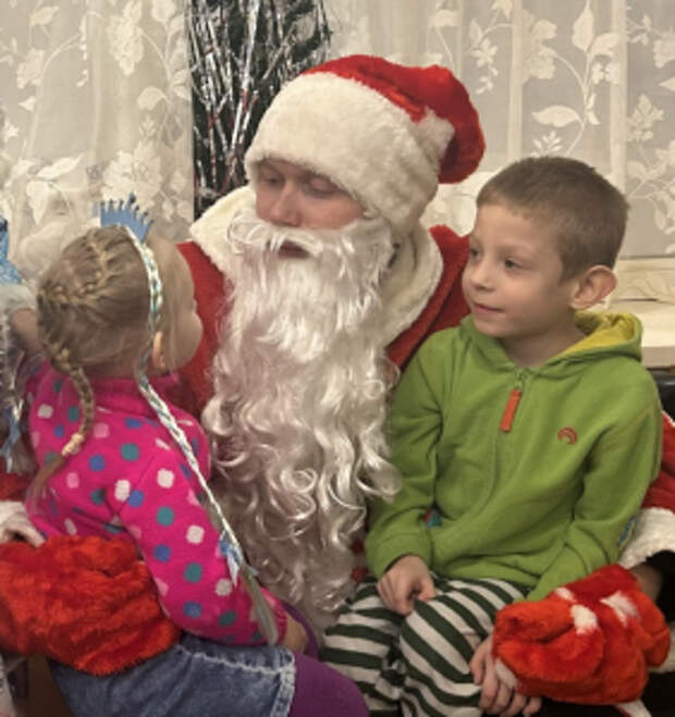 В Пермском крае Полицейский Дед Мороз исполнил мечту маленького Дани