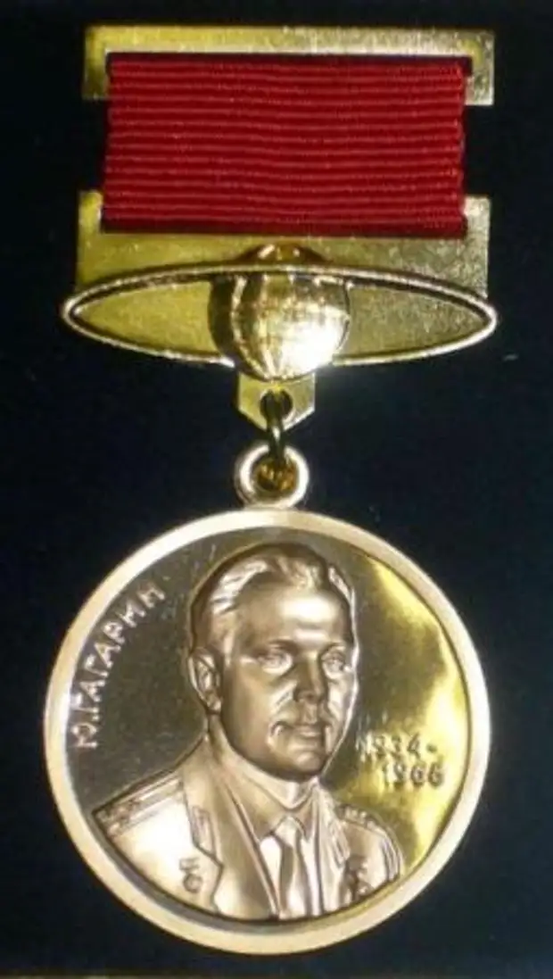 Zolotaya_medal_imeni_Gagarina1.jpg