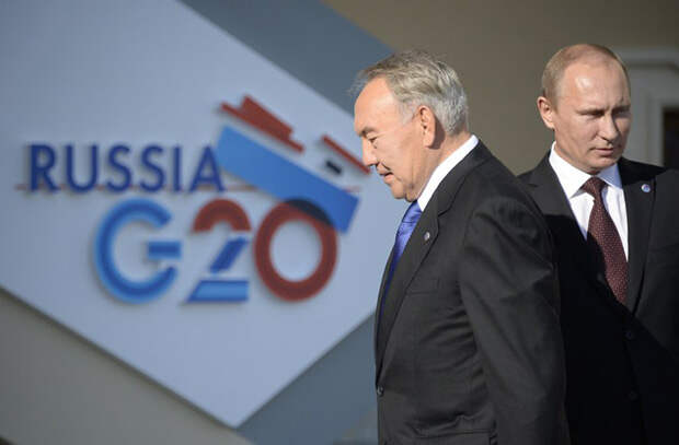 Президент Казахстана Нурсултан Назарбаев и президент России Владимир Путин. Фото: ALEXANDER NEMENOV / AFP