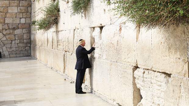 Ближневосточное турне Трампа: президент США уперся в Стену Плача (ФОТО, ВИДЕО)