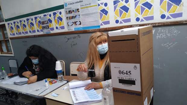 «Хоть трава не расти»: политолог прокомментировал внезапное окончание локдауна в Аргентине