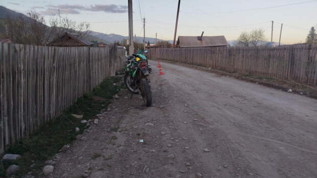 На Алтае после ДТП госпитализировали мотоциклиста без прав