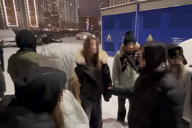 В Екатеринбурге толпа подростков напала на девушку