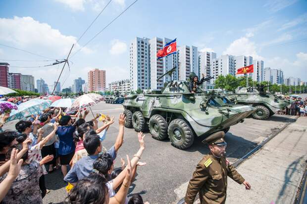 Северокорейский БТР-80 на параде