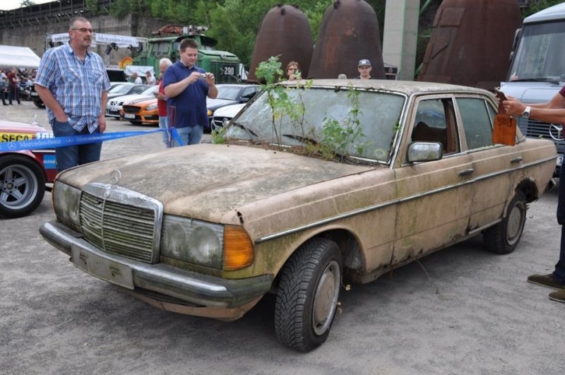 Заброшенный Mercedes-Benz W123 на автофестивале mercedes, mercedes-benz, авто, автомобили, олдтаймер, ретро авто