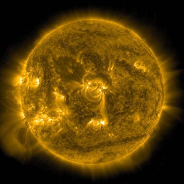 Сильнейшая вспышка на Солнце! Выброс плазмы наблюдают ученые всего мира