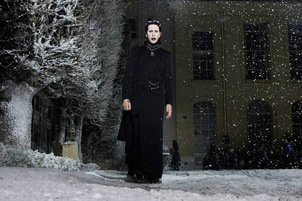 Модный показ с Мэрилином Мэнсоном развеселил русскоязычных зрителей