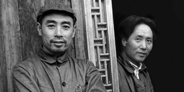 Чжоу Эньлай и Мао Цзэдун в 1935 году