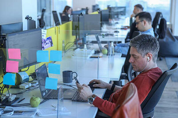 Россияне будут работать четыре дня, о короткой неделе предупредили в Госдуме