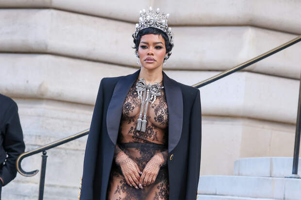 Признанная самой сексуальной женщиной в мире Тейяна Тейлор обнажилась на модном показе