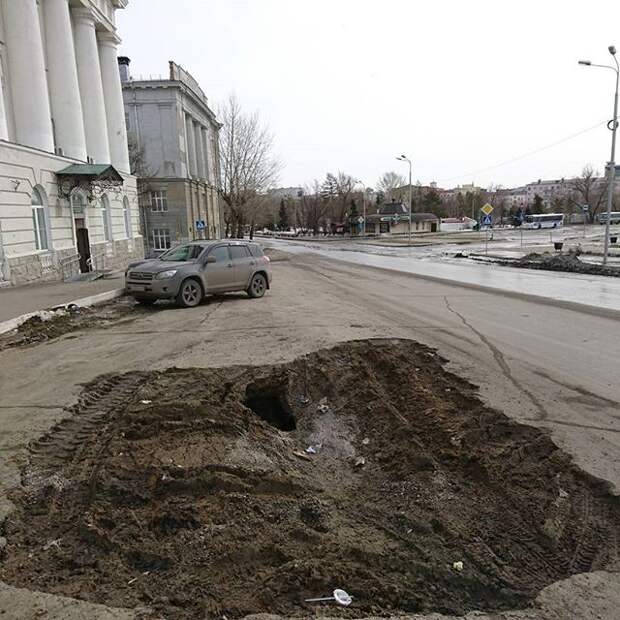 Омские дороги выглядят так, как будто там закончилась не зима, а война дороги, омск, прикол, юмор