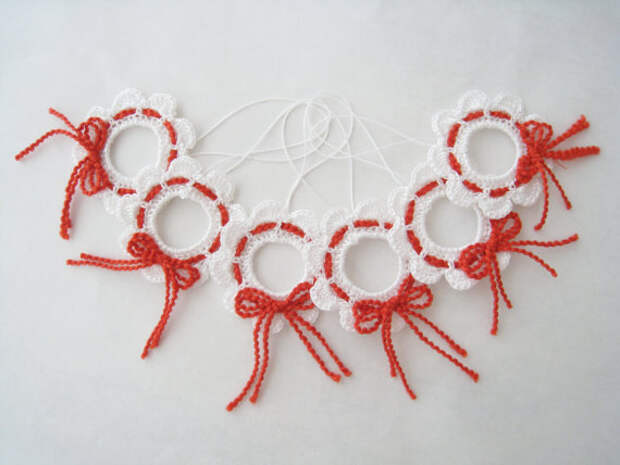 Holiday Crochet Ornaments Mini Snow Christmas Wreaths Red and White New Year Christmas Tree Decorations 6 pcs one set