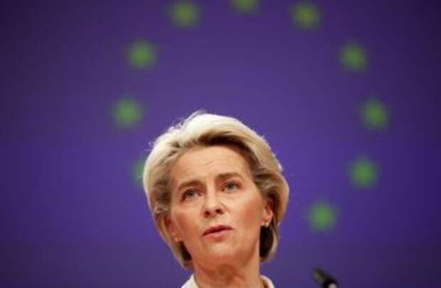 European Commission President Ursula von der Leyen attends a news conference with German Chancellor Olaf Scholz at the European Commission in Brussels, Belgium, December 10, 2021. REUTERS/Johanna Geron