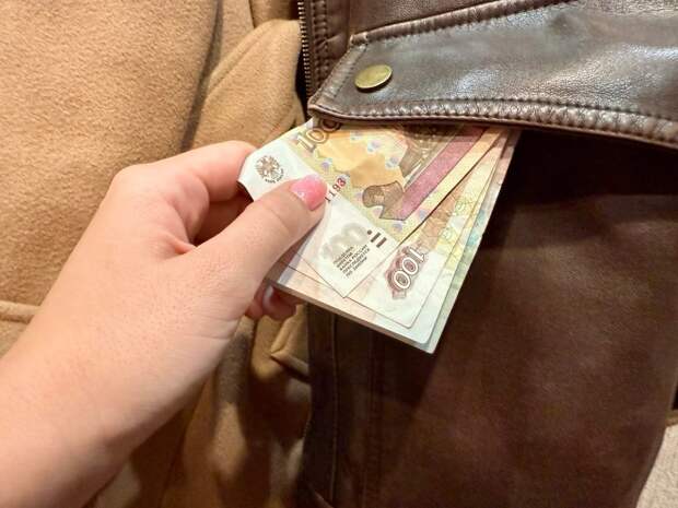 Почти миллион рублей украли у 90-летней женщины из квартиры в Иванове