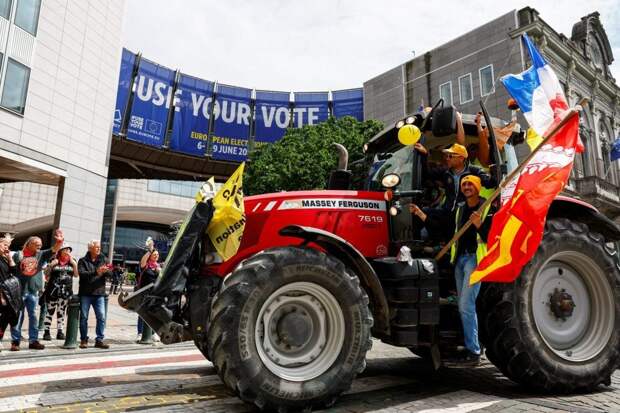 «Украина нас разрушает больше всего»: в Брюсселе протестуют фермеры со всей Европы