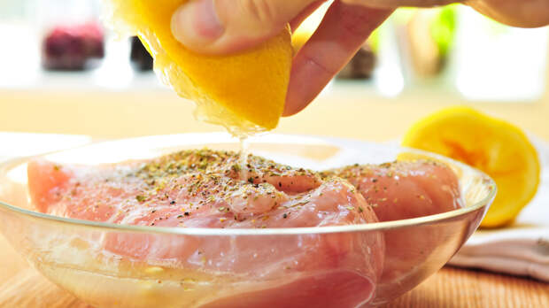 В чем мариновать мясо и рыбу, чтобы убить бактерии