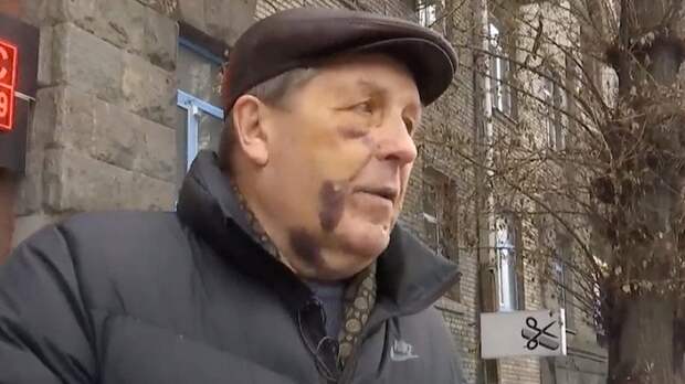 Украинские полицейские, которые избили 81-летнего авиаконструктора, продолжают работать Украинские полицейские, которые избили 81-летнего авиаконструктора, продолжают работать
