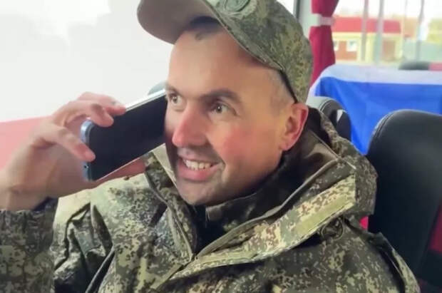 Вернувшиеся из плена бойцы поговорили с семьями после обмена