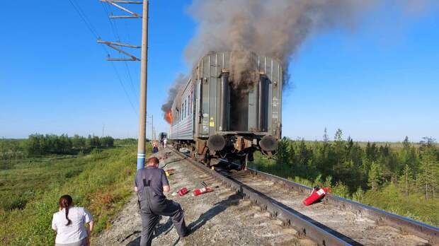 Сгоревший вагон пассажирского поезда Новый Уренгой – Оренбург, следовавший по территории ЯНАО, могли поджечь
