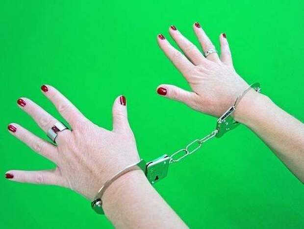 Новокузнечанка из ревности воткнула нож в шею возлюбленного