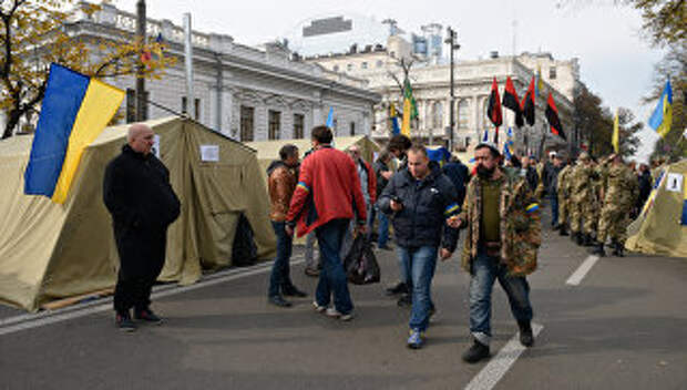 Палаточный городок у здания Верховной рады Украины в Киеве