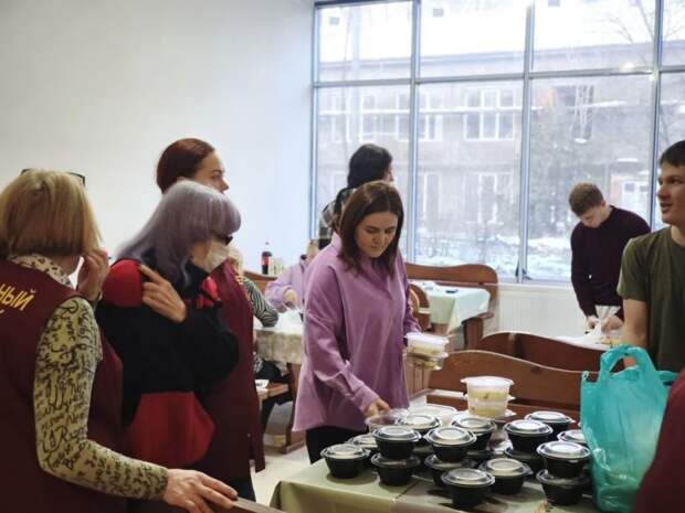 В пункте временного размещения пострадавшим жителям Новой Адыгеи оказывается различная поддержка